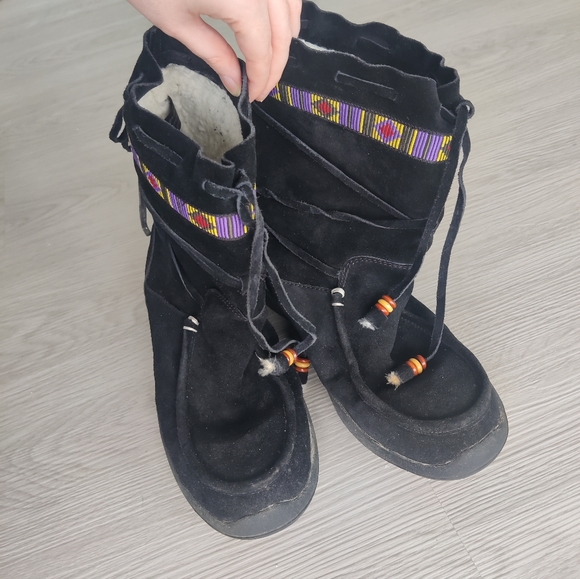 Black Winter Boots - Expression - Picture 2 of 4